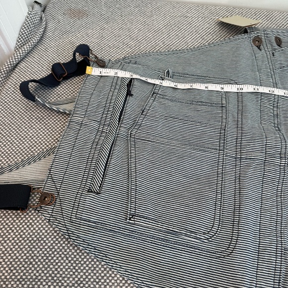 Duluth Trading Bibs Railroad Pin Stripe Rootstock Gardening Shorts Overalls XL - Picture 11 of 13